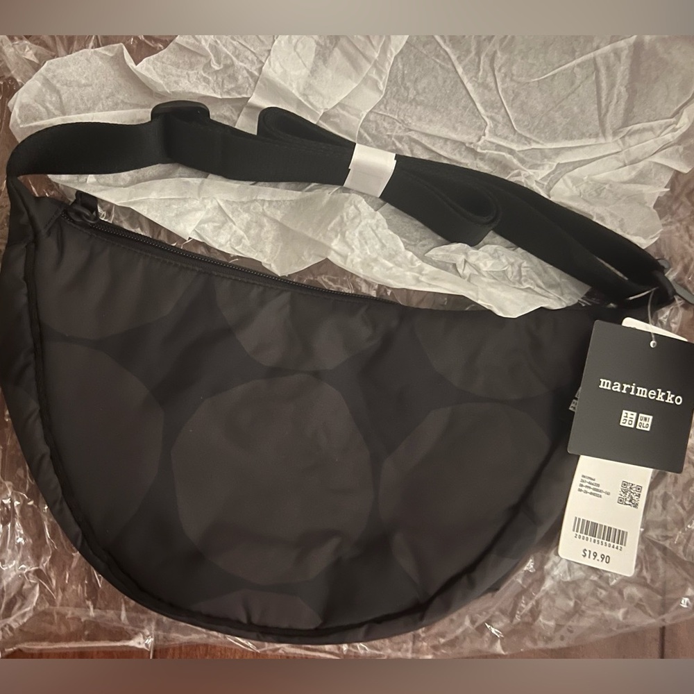 UNIQLO x MARIMEKKO Round Mini Shoulder Bag Polka Dot Black